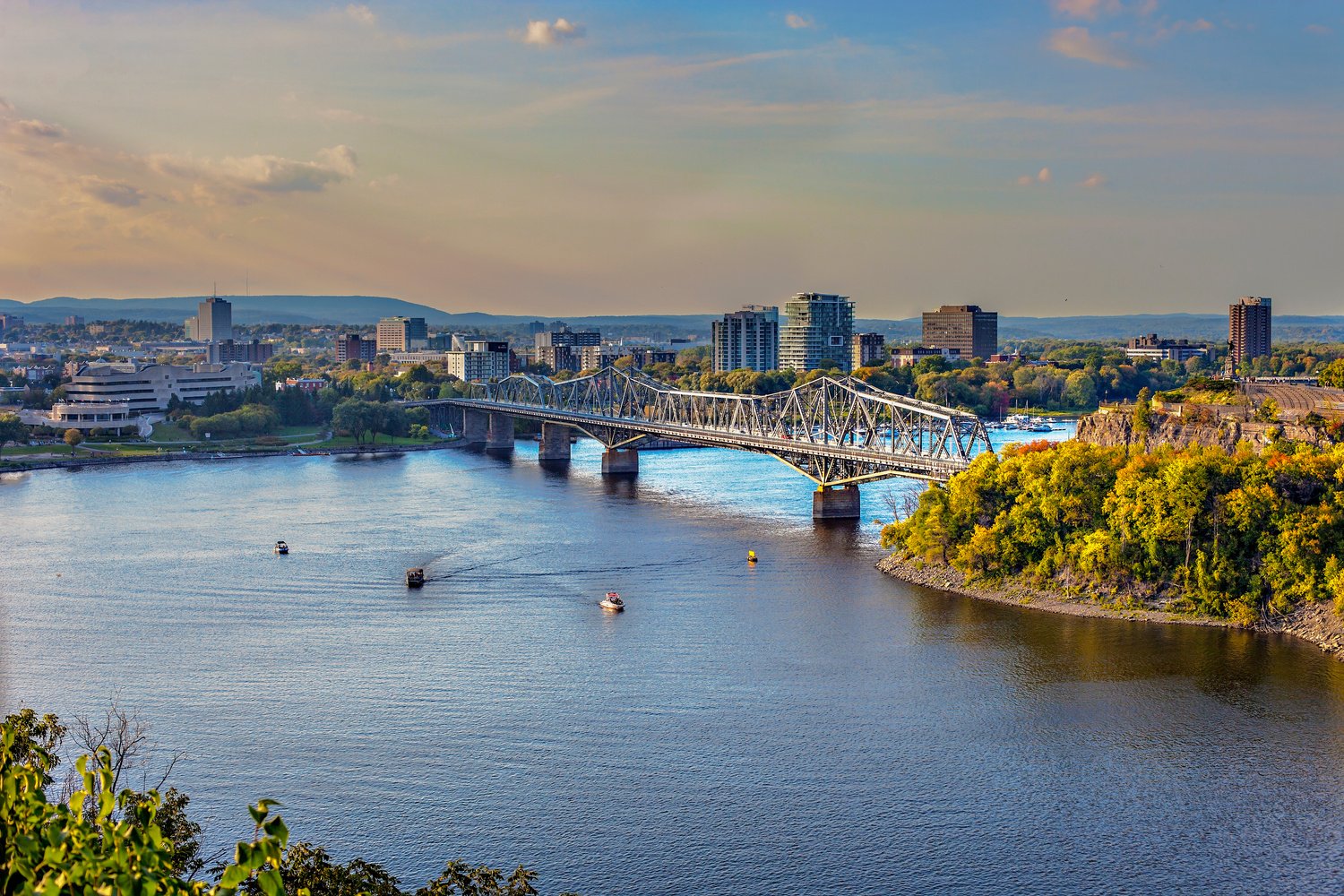 Ottawa, Ontario, Canada.Ottawa, Ontario, Canada.  beautiful view of the Ottawa River.ю